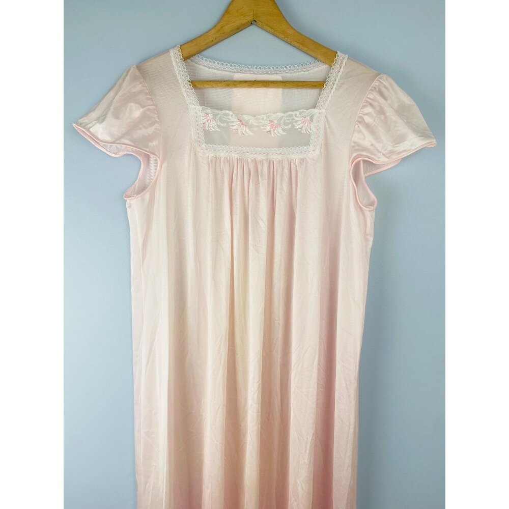 Vtg NWT Shadowline Nightgown with Embroidered Detail, Size S, Light Pink